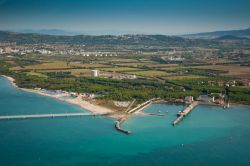 Panorama aereo della Costa degli Etruschi fra Marina di Cecina, Vada, Solvay e Castiglioncello (Toscana). Si tratta di un ampio tratto di costa toscana che si estende da Livorno a Piombino. ...