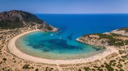 Panorama aereo della suggestiva spiaggia di Voidokilia vista da Messinia, Grecia. E' una delle più belle spiagge del Mediterraneo con la sua forma ad anfiteatro e la pittoresca laguna.



 ...