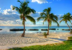 Panorama al tramonto sulla spiaggia di Abaco, Arcipelago delle Bahamas.
