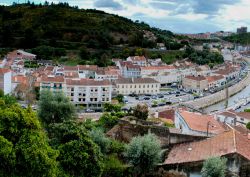 Panorama del villaggio tipico  di Alenquer, siamo in Portogallo non distante da Lisbona - © jorge pereira / Shutterstock.com