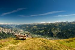 Panorama alpino su Ovronnaz, Cantone del Vallese, Svizzera. Questo villaggio si trova sul lato sud delle Alpi bernesi.

