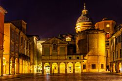 Panorama by night di piazza San Prospero a Reggio Emilia, Emilia Romagna



