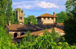 Panorama del centro medievale di Grazzano Visconti, Piacenza - Questo suggestivo borgo neo medievale è situato all'ingresso della Val Nure, nella pianura padana, circondato da campi ...