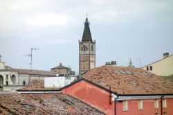 Panorama dei tetti del centro storico di San Benedetto Po in Lombardia- © ValeStock / Shutterstock.com 