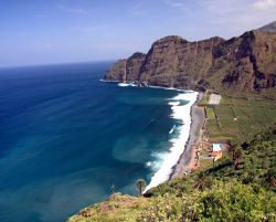 Panorama di un tratto della costa di La Gomera, una delle più piccole isole dell'arcipelago delle Canarie (Spagna).
