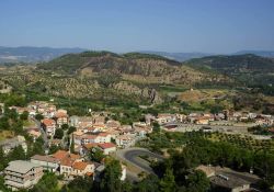 Panorama dal borgo di Santa Severina in Calabria, costa ionica.