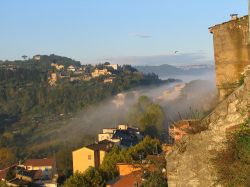 Panorama dal centro di Orte al mattino con nebbia nelle valli del Lazio - © Jennasd - Wikipedia