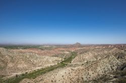 Panorama dall'alto della Valle della Luna all'Ischigualasto National Park di San Juan, Argentina. Questa formazione geologica, cui è associato un omonimo parco naturale, si trova ...