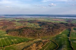 Panorama dall'alto delle campagne nel land del Meclemburgo-Pomerania (Germania).

