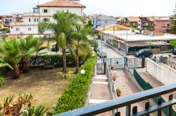 Panorama dall'alto di un'area residenziale su via Ischia a Giardini Naxos, Sicilia - © vvoe / Shutterstock.com