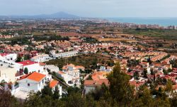 Panorama dall'alto di Vinaros, Spagna. Abitata da circa 25 mila persone, questa cittadina si trova nella Comunità Autonoma Valenciana.

