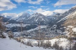 Panorama della città dalle piste di Bormio 2000. Il tracciato più famoso è la Pista Stelvio