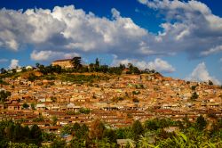 Panorama dei sobborghi di Kampala, capitale dell'Uganda (Africa).
