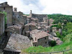Panorama dei tetti del borgo storico di Scansano in Toscana.