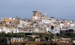 Panorama del borgo di Ceglie Messapica in Salento, Puglia  Decrescenzo2003 - Giovanni De Crescenzo, Pubblico dominio, Collegamento