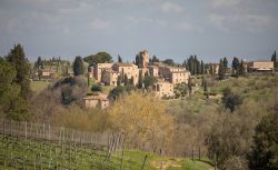 Panorama del borgo toscano di Castefalfi, provincia di Firenze