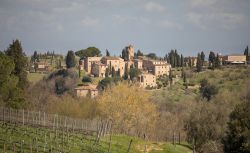 Panorama del borgo toscano di Castefalfi, provincia di Firenze