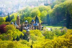 Panorama sul Castello dei Leoni a Kassel, Germania - Una bella immagine dall'alto sul maniero medievale di Kassel, città tedesca adagiata sul fiume Fulda © Sergey Novikov / Shutterstock.com ...