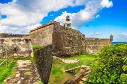Panorama del castello San Felipe del Morro a San Juan, Porto Rico. Fa parte del sito storico nazionale di San Juan che nel 1983 è stato inserito nella lista dei patrimoni dell'umanità ...