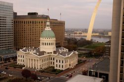 Panorama del centro di Saint Louis con il Gateway Arch sullo sfondo - © Missouri Division of Tourism