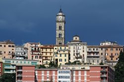 Panorama del centro di Frosinone nel Lazio, con la grande torre campanaria