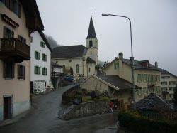 Panorama del centro di Lavey Les Bains e la chiesa, siamo nel Canton Vaud in Svizzera - © Peter Berger, CC BY-SA 3.0, Wikipedia