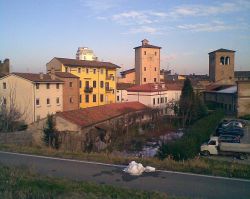 Panorama del centro di Ostiglia in Lombardia, provincia di Mantova Di Poul Krogsgrd - Eget vrk, Pubblico dominio, Collegamento
