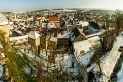 Panorama del centro di Porrentruy nel Canton Giura, dopo una nevicata in Svizzera