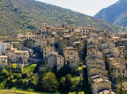 Il panorama del centro di Scanno in Abruzzo - © Buffy1982 / Shutterstock.com