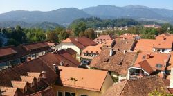 Panorama del centro storico della città di Kamnik in Slovenia