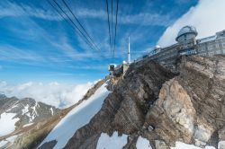 Panorama del Pic du Midi de Bigorre negli Alti Pirenei (Francia) dalla cabinovia. 
