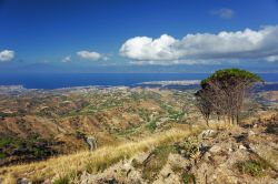 Panorama del sud della Calabria fotografato dall'Aspromonte in direzione dello stretto di Messina