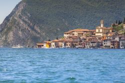 Panorama del villaggio di Predore in Lombardia sul Lago d'Iseo