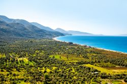 Panorama della baia di Borsh e il mare dell'Albania