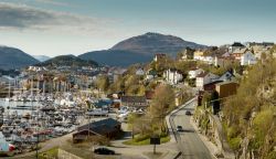 Panorama della città di Kristiansund, Norvegia. Questa cittadina norvegese di 25 mila abitanti è la principale località della regione di More og Romsdal. Ottenne il titolo ...