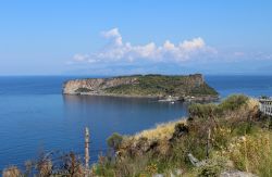 Panorama della costa di Praia a Mare, e l'isola di Dino in Calabria