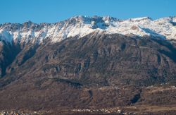 Panorama della Costiera dei Cech vista dalle montagne di Morbegno - © rugco / Shutterstock.com