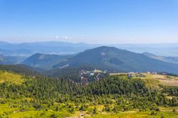 Panorama della vallata di Bukovel in estate, Ucraina.
