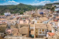Panorama della vecchia città di Bunol, Spagna. A circa 40 km da Valencia, nell'immediato entroterra spagnolo sorge questa graziosa località di 10 mila abitanti, conosciuta ...