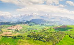 Panorama dell'Appennino marchigiano visto da Camerino (Macerata)