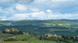 Panorama delle colline intorno al borgo di Tignano in Toscana