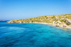 Panorama dell'isola di Arki, Grecia: è un aspro territorio incontaminato e ancora fuori dalle rotte turistiche più affollate.
