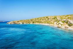 Panorama dell'isola di Arki, Grecia: è un aspro territorio incontaminato e ancora fuori dalle rotte turistiche più affollate.
