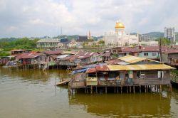 Panorama sulla capitale del Brunei - Antico e moderno. Sono due facce della stessa città quelle ritratte in questa immagine di Bandar Seri Begawan, ex Brunei Town, la capitale del sultanato ...