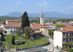 Panorama di Brebbia in Provincia di Varese, Lago Maggiore, Lombardia - © Flodur63 - CC BY-SA 4.0, Wikipedia