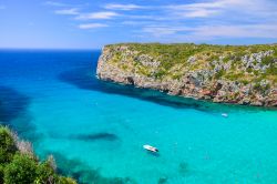 Panorama di Cala Porter isola di Minorca in Spagna (Baleari)