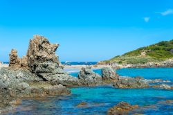 Panorama di Cap Taillat nei pressi di Ramatuelle, dipartimento del Var, Francia. Questo tratto di litorale è uno dei più suggestivi della baia su cui si affaccia Ramatuelle - © ...