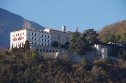 Panorama di Castelbrando, il maniero sovrasta Cison di Valmarino in Veneto.