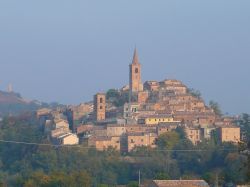 Panorama di Castignano al tramonto, Marche.