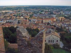 Panorama di Conegliano come è vista dal Castello sul Colle Giano - © Paolo Steffan - CC BY-SA 3.0, Wikipedia